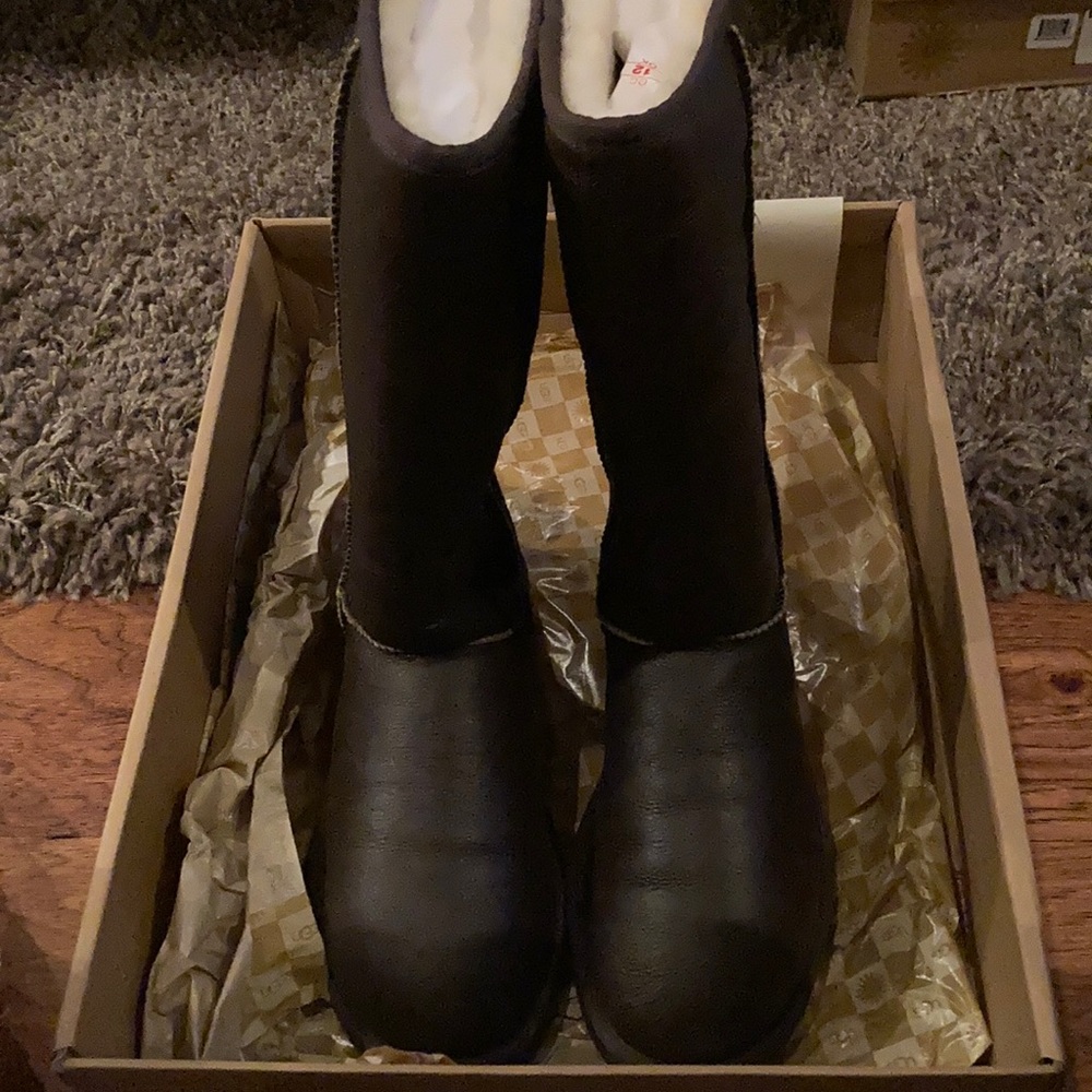 UGG TALL CLASSIC BROWN BOMBER BOOTS
